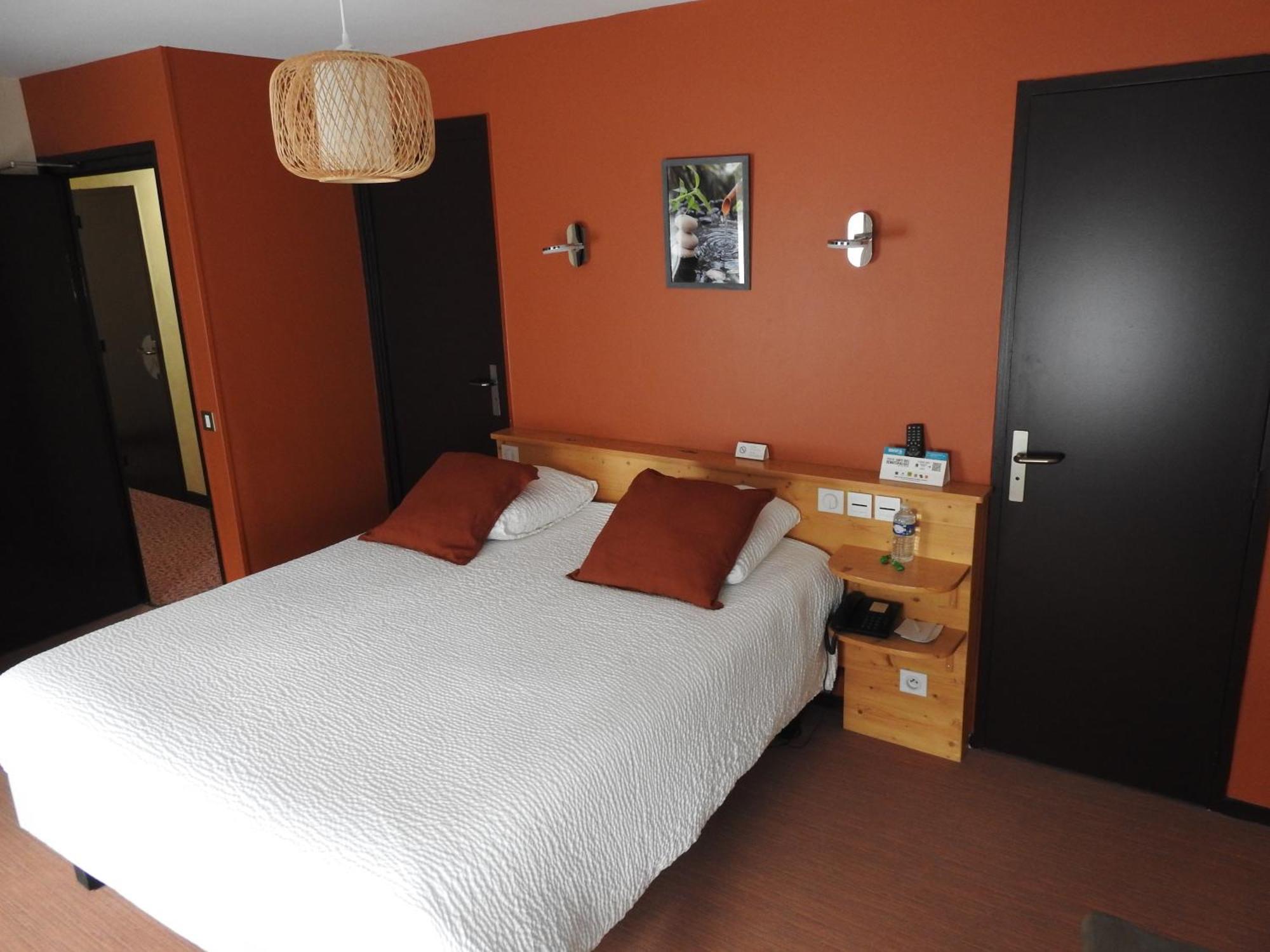 Hotel Le Barriol Saint-Julien-Chapteuil Exterior foto