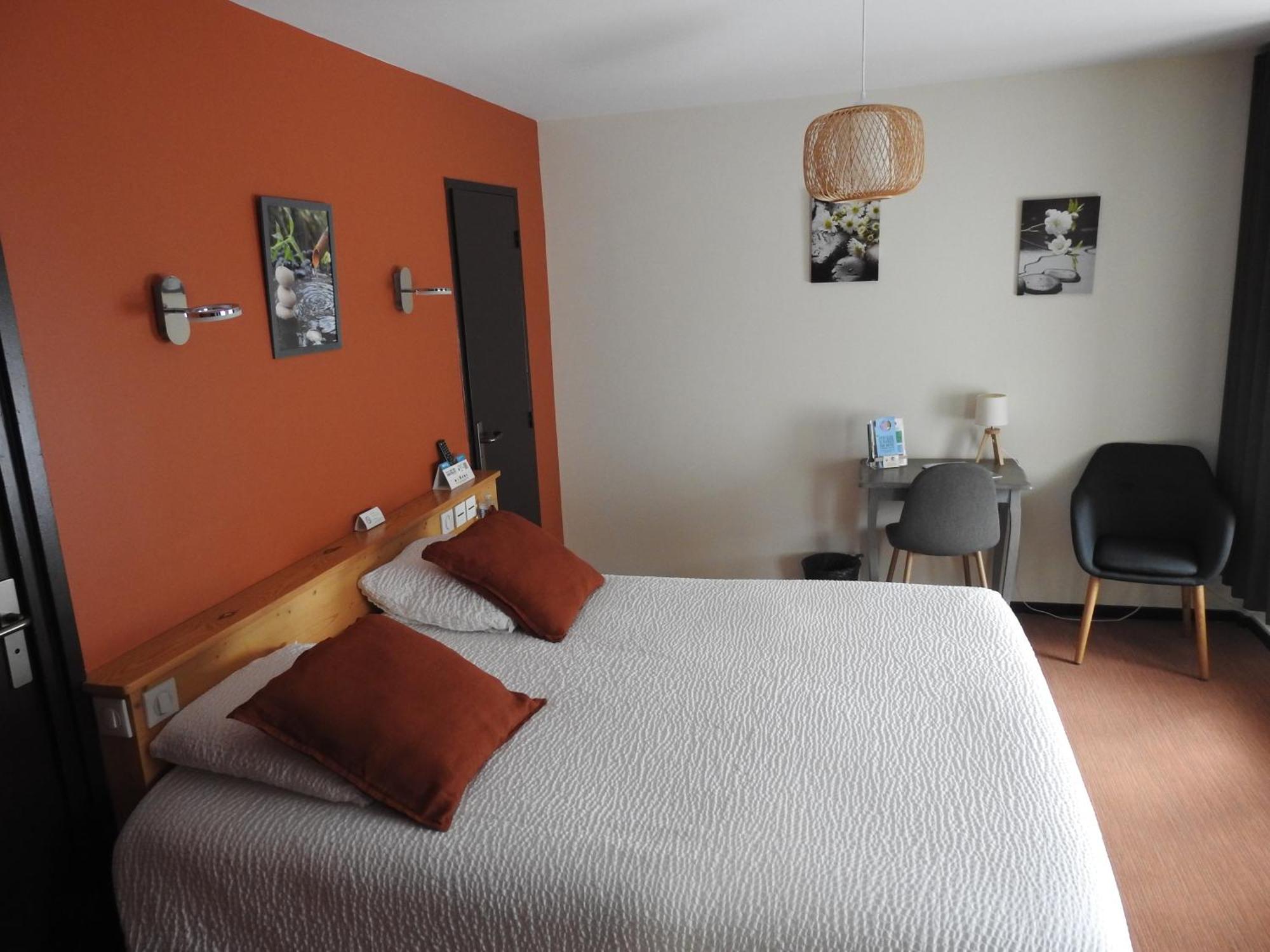 Hotel Le Barriol Saint-Julien-Chapteuil Exterior foto