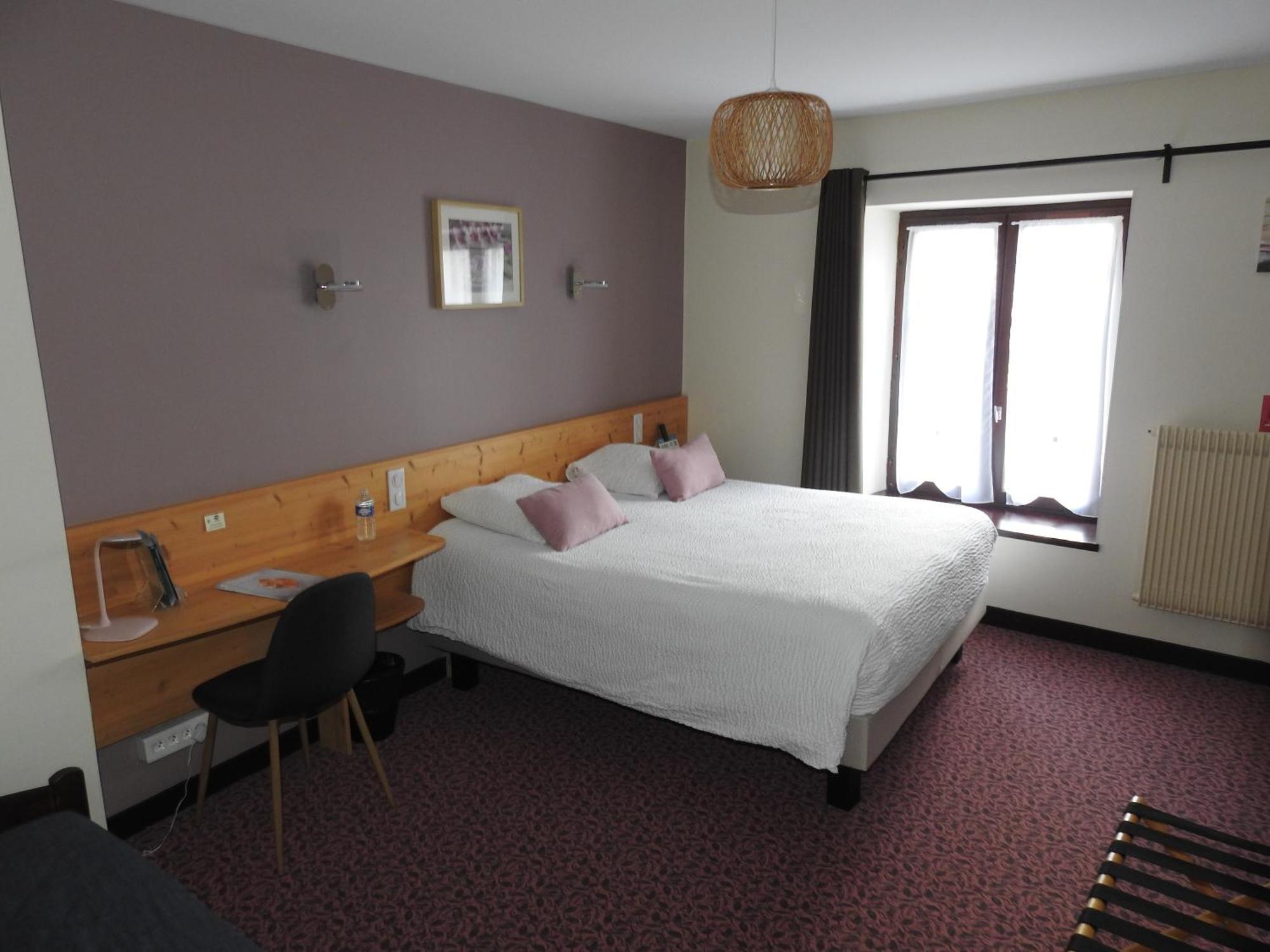 Hotel Le Barriol Saint-Julien-Chapteuil Exterior foto