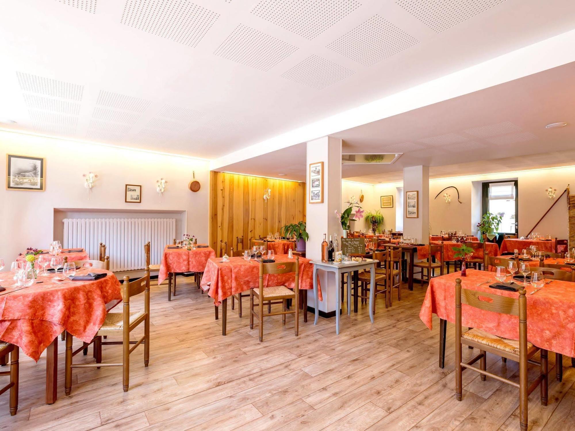 Hotel Le Barriol Saint-Julien-Chapteuil Exterior foto